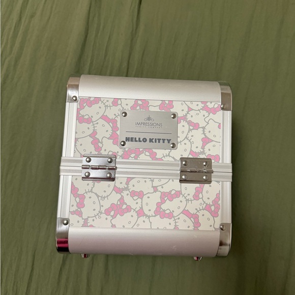 Impressions Vanity Accessories - Hello Kitty Travel Make Up Box